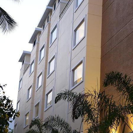 Hotel Blu Iris Chennai Zewnętrze zdjęcie