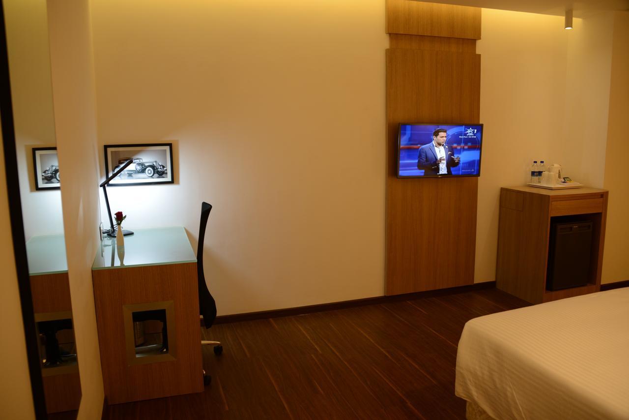 Hotel Blu Iris Chennai Zewnętrze zdjęcie