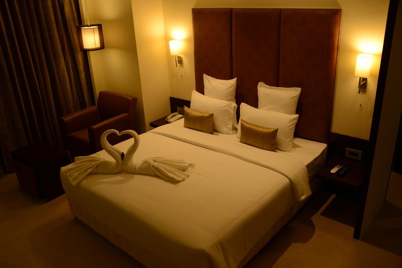 Hotel Blu Iris Chennai Zewnętrze zdjęcie