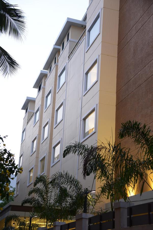 Hotel Blu Iris Chennai Zewnętrze zdjęcie