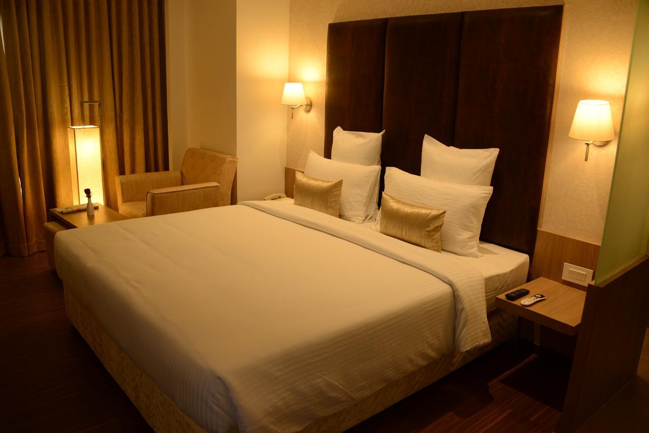 Hotel Blu Iris Chennai Zewnętrze zdjęcie