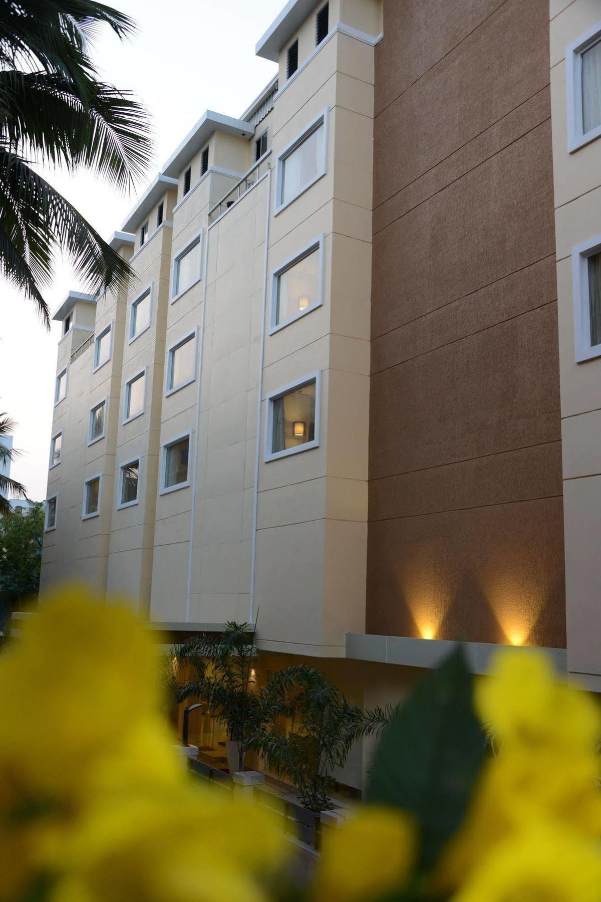 Hotel Blu Iris Chennai Zewnętrze zdjęcie