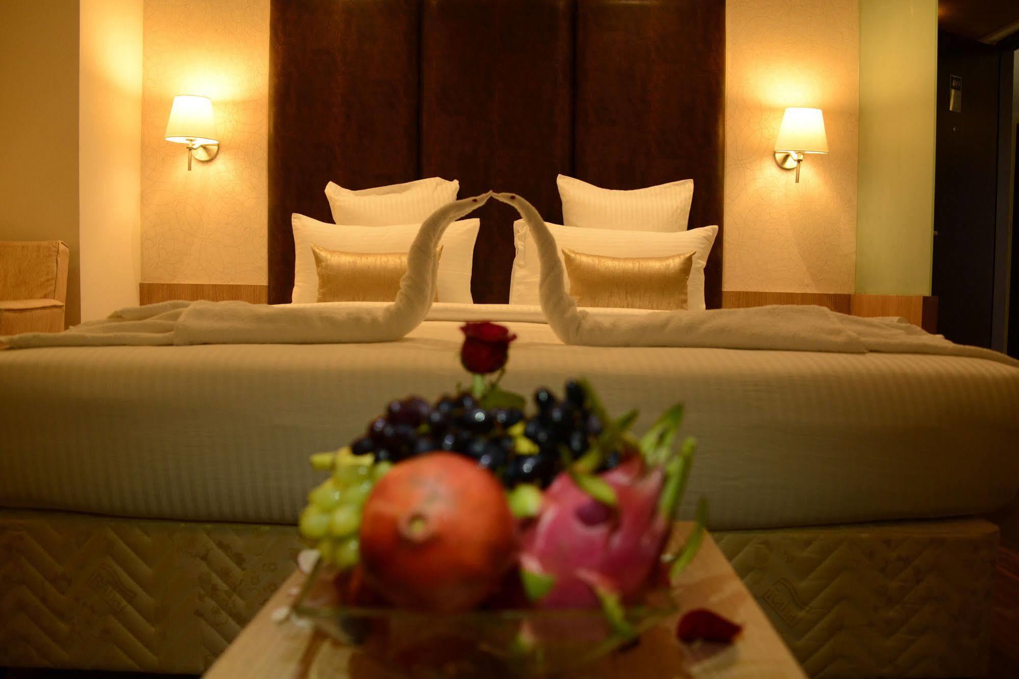 Hotel Blu Iris Chennai Zewnętrze zdjęcie