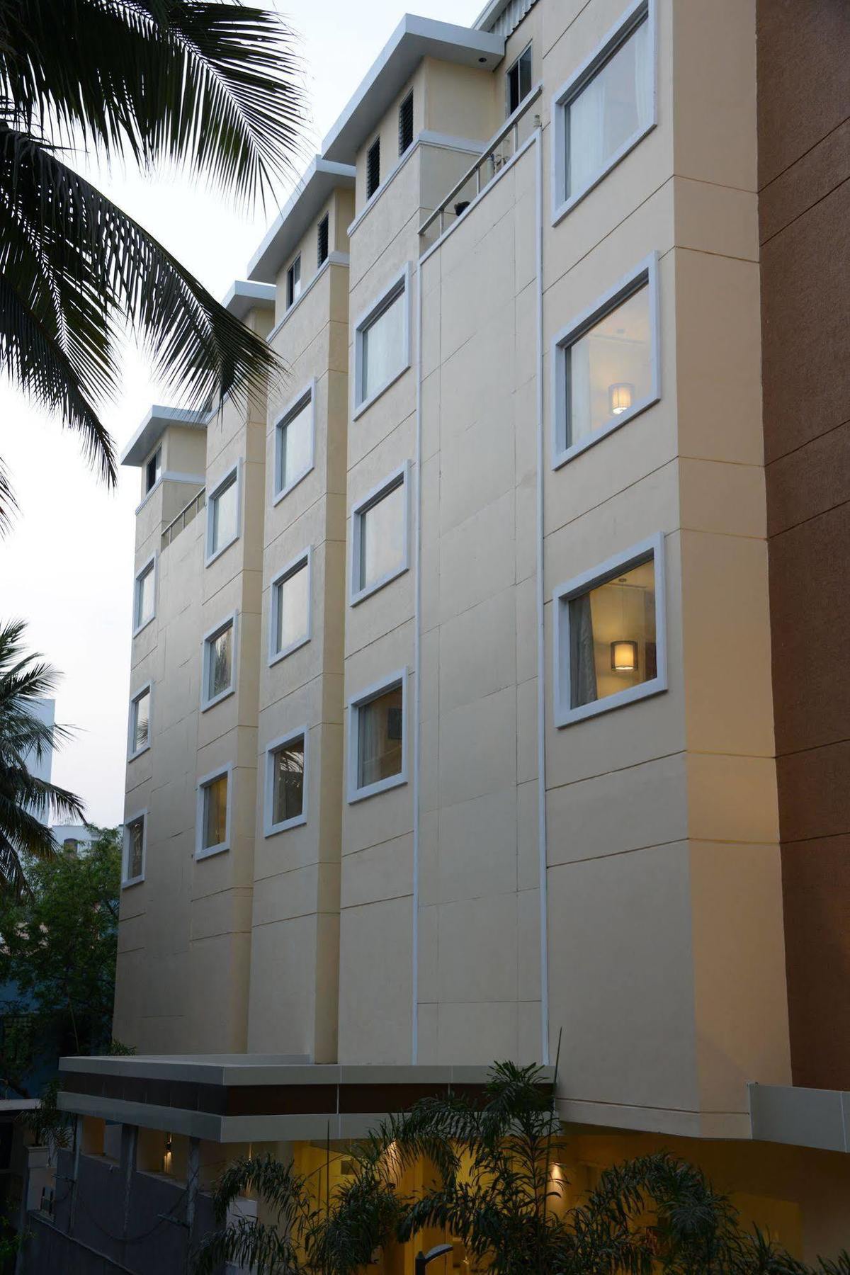 Hotel Blu Iris Chennai Zewnętrze zdjęcie