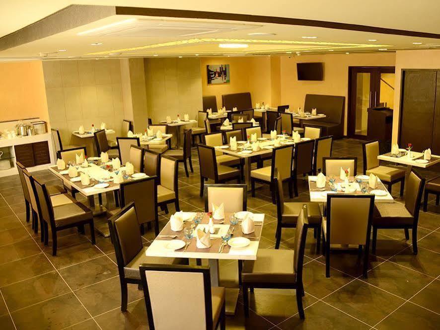 Hotel Blu Iris Chennai Zewnętrze zdjęcie