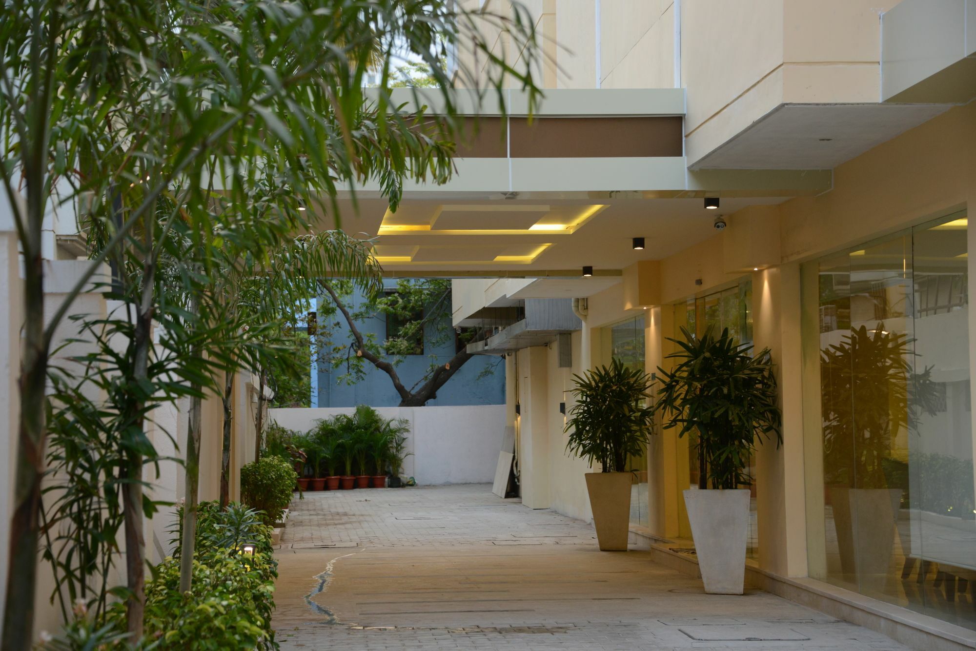 Hotel Blu Iris Chennai Zewnętrze zdjęcie